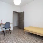 Rent a room in milan