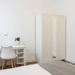 Rent a room of 140 m² in Valencia