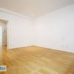 Affitto 6 camera casa di 260 m² in Milan