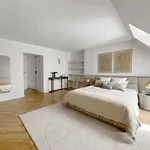 Appartement de 212 m² avec 6 chambre(s) en location à Paris