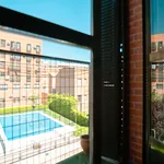 Rent a room of 75 m² in Madrid