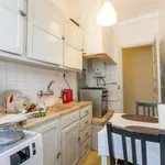 Rent a room of 60 m² in lisbon