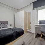 Rent a room of 100 m² in madrid