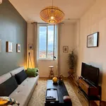 Appartement de 500 m² avec 1 chambre(s) en location à Lyon