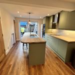 Rent 5 bedroom house in South East England