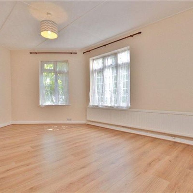 Flat to rent in Staines-Upon-Thames, Surrey TW18 Westcott