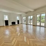 Maison de 332 m² avec 5 chambre(s) en location à Ukkel