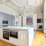 Rent 7 bedroom apartment of 269 m² in Paris