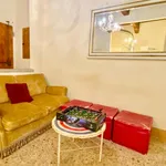 Rent 3 bedroom apartment of 90 m² in florence