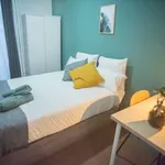 Rent a room of 120 m² in madrid