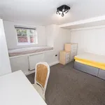 Rent 3 bedroom apartment in Leeds