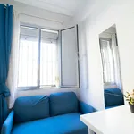 Rent a room of 100 m² in Sevilla