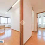 Affitto 6 camera appartamento di 215 m² in Rome