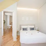 Rent 6 bedroom apartment of 68 m² in Porto