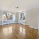 Rent 4 bedroom apartment of 278 m² in Manhattan