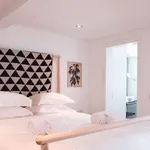 Rent 1 bedroom apartment of 84 m² in Lisbon