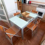 Rent a room of 90 m² in valencia