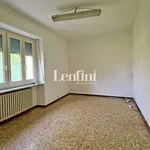 Affitto 6 camera appartamento di 160 m² in Casale Monferrato