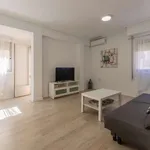 Rent 2 bedroom apartment of 77 m² in valencia