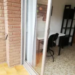 Rent a room of 90 m² in Valencia