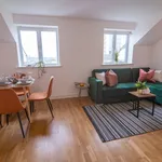 Rent 3 bedroom flat of 8 m² in London