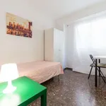 Rent a room of 120 m² in valencia