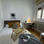 Rent a room of 150 m² in madrid