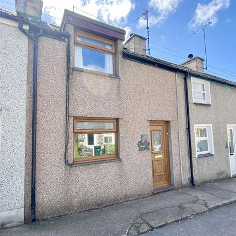 Terraced house to rent in Efailnewydd, Pwllheli LL53