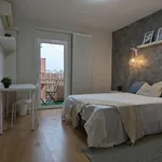 Rent 4 bedroom apartment in Madrid