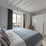 Rent 1 bedroom apartment of 660 m² in Paris