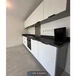 Rent 2 bedroom house in Leeds