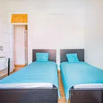 Rent a room of 90 m² in lisbon