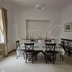 Rent 5 bedroom apartment of 350 m² in Roma