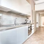 Rent 4 bedroom apartment of 90 m² in Milan