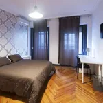 Rent a room of 400 m² in madrid