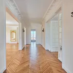 Rent 6 bedroom apartment of 186 m² in Paris