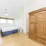 Rent 3 bedroom apartment in London