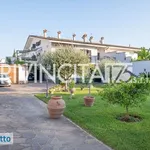 Rent 6 bedroom house of 360 m² in Rome