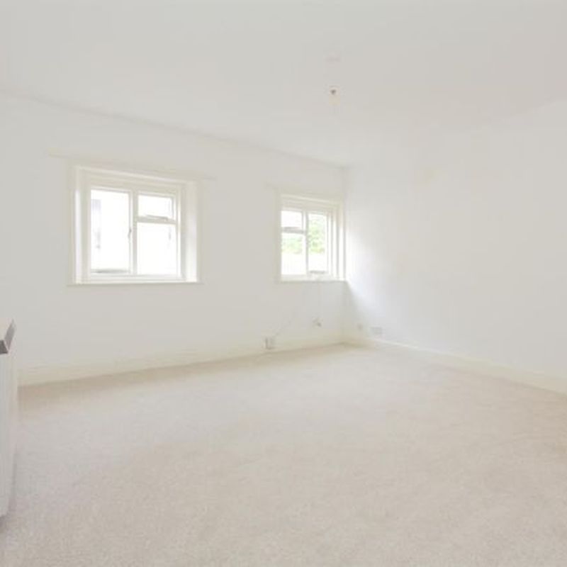 End terrace house to rent in High Street, Andover SP10