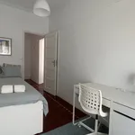 Rent 2 bedroom apartment of 90 m² in Lisbon