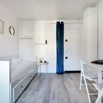 Rent 1 bedroom apartment of 15 m² in Paris