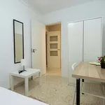 Rent a room of 110 m² in Sevilla