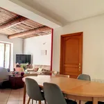 Rent 4 bedroom house of 90 m² in Lambesc