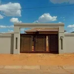 Rent 3 bedroom house of 300 m² in Soweto