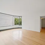 Rent 1 bedroom apartment of 93 m² in New York