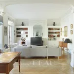 Rent 6 bedroom apartment of 210 m² in Paris