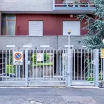 Rent 2 bedroom apartment of 105 m² in Milano