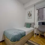 Rent a room of 220 m² in madrid