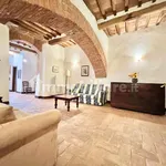 Rent 5 bedroom apartment of 200 m² in Siena