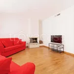 Rent 3 bedroom apartment of 110 m² in Milano